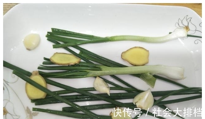 清蒸鱼|清蒸鱼时，不用生抽不用盐，掌握1个小技巧，出锅又鲜又香