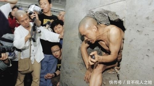 项链|艺术家何云昌:取出肋骨做成项链送给5个情人,如今他怎么样了?