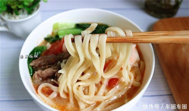 女儿早餐最爱这碗面,每次做一大碗,连汤也不剩!