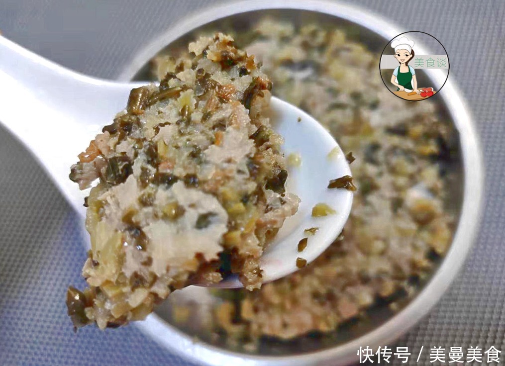  冷天，此菜蒸一蒸，10分钟就上桌，隔三差五蒸一盘，鲜香到流口水