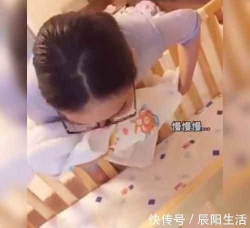 宝爸|宝宝一沾床就醒?那是因为你的哄睡方法不对,组图告诉你该怎么做