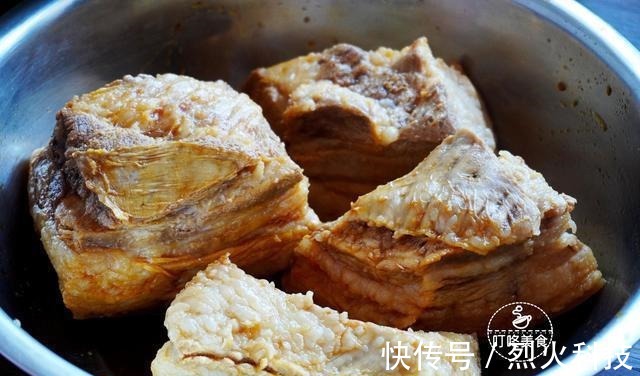 炸扣肉时,别直接下锅炸,学会这些技巧,扣肉好吃不油腻,太香了