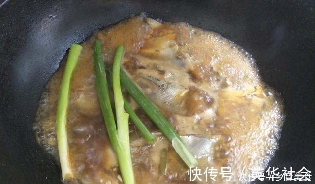 记着夏季多吃鱼，教你鲳鱼的美味做法，软香入味，鲜香不腥