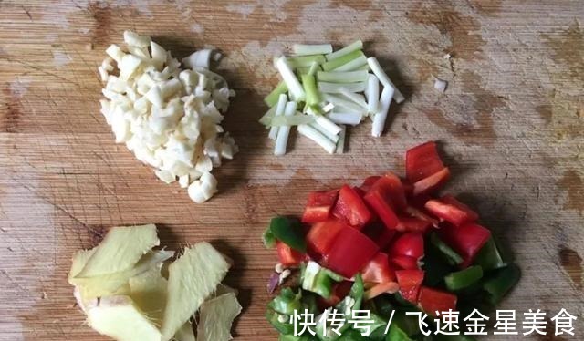 老何说菜丨菠萝炒肉,绝不是黑暗料理!