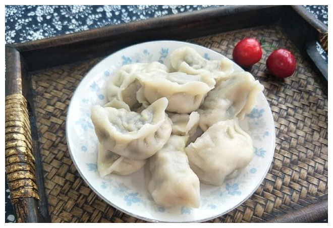 速冻饺子怎么煮用冷水还是热水，教你正确做法，不破皮不露馅