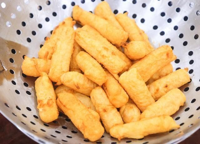  红薯|又是零食又是菜，红薯这种吃法很新鲜！掰成2段发现内有乾坤