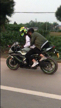 |搞笑GIF段子:这样的骑士小姐姐,我也想做她男朋友