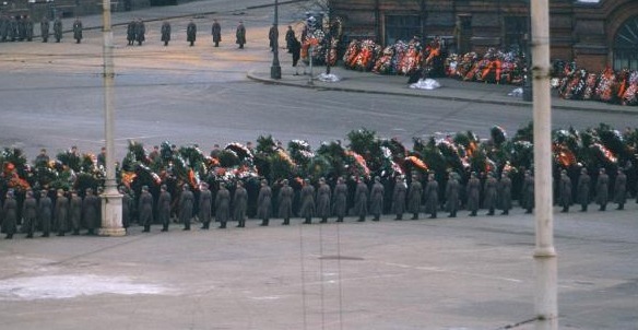 苏联|斯大林葬礼老照片图一是斯大林遗体,图六是斯大林的棺材