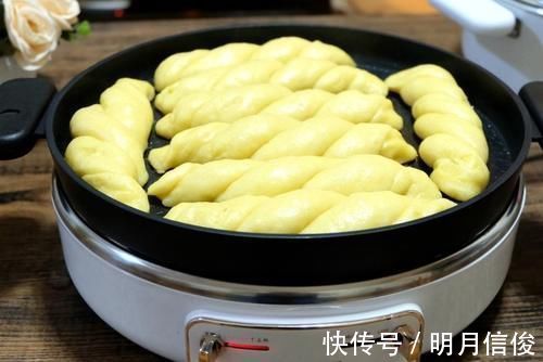 玉米面做面食不用蒸,松软细腻底部焦脆,比蒸的香,全家都爱吃