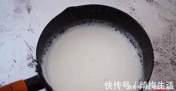 草莓丁|酸奶草莓冻这样做！简单4步不蒸不烤，一个奶锅就能做！