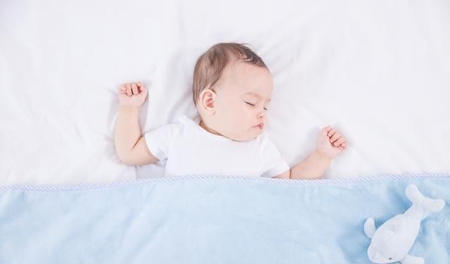 隐患|宝宝睡姿大有讲究,睡不对会有健康隐患,家长不妨对照看看