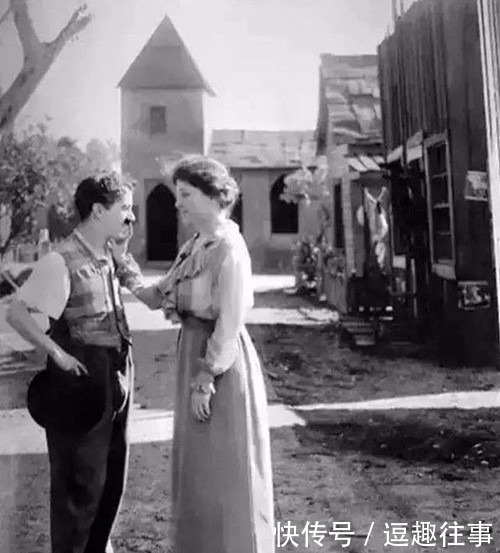 7张名人罕见合影照:戴笠、梅乐斯都在笑,梦露和英女王气质迥异