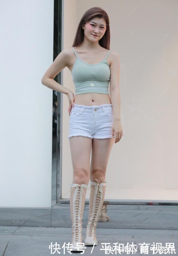 肤色 奶油里小背心,搭配毛茸茸短裤,超可爱超性感的小清新穿搭