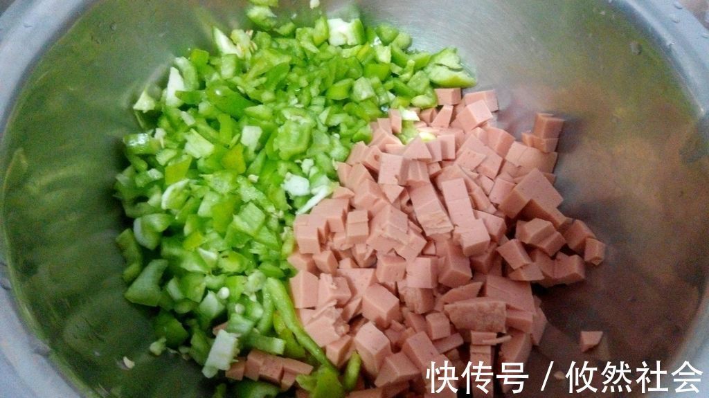 电饼铛|在家制作青椒火腿馅饼，味道鲜美，营养健康