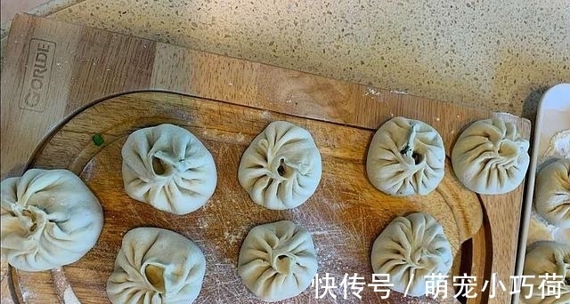 海清晒美食,牛肉面太馋人,引来一大群网友围观,饿肚子真不敢看