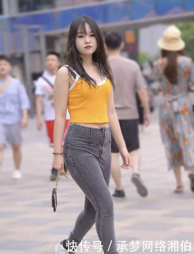 “婴儿肥”如何穿好看？再急也要一板一眼，展现自己的线条之美！