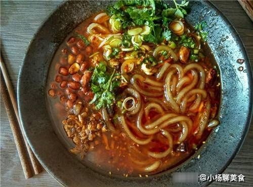 想吃酸辣粉不用买，在家5块钱做2碗，酸辣解馋，还干净卫生！