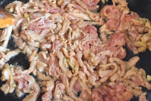 京酱肉丝|炒肉丝时,掌握好1个小窍门,不管炒什么肉都香,又嫩又滑还入味