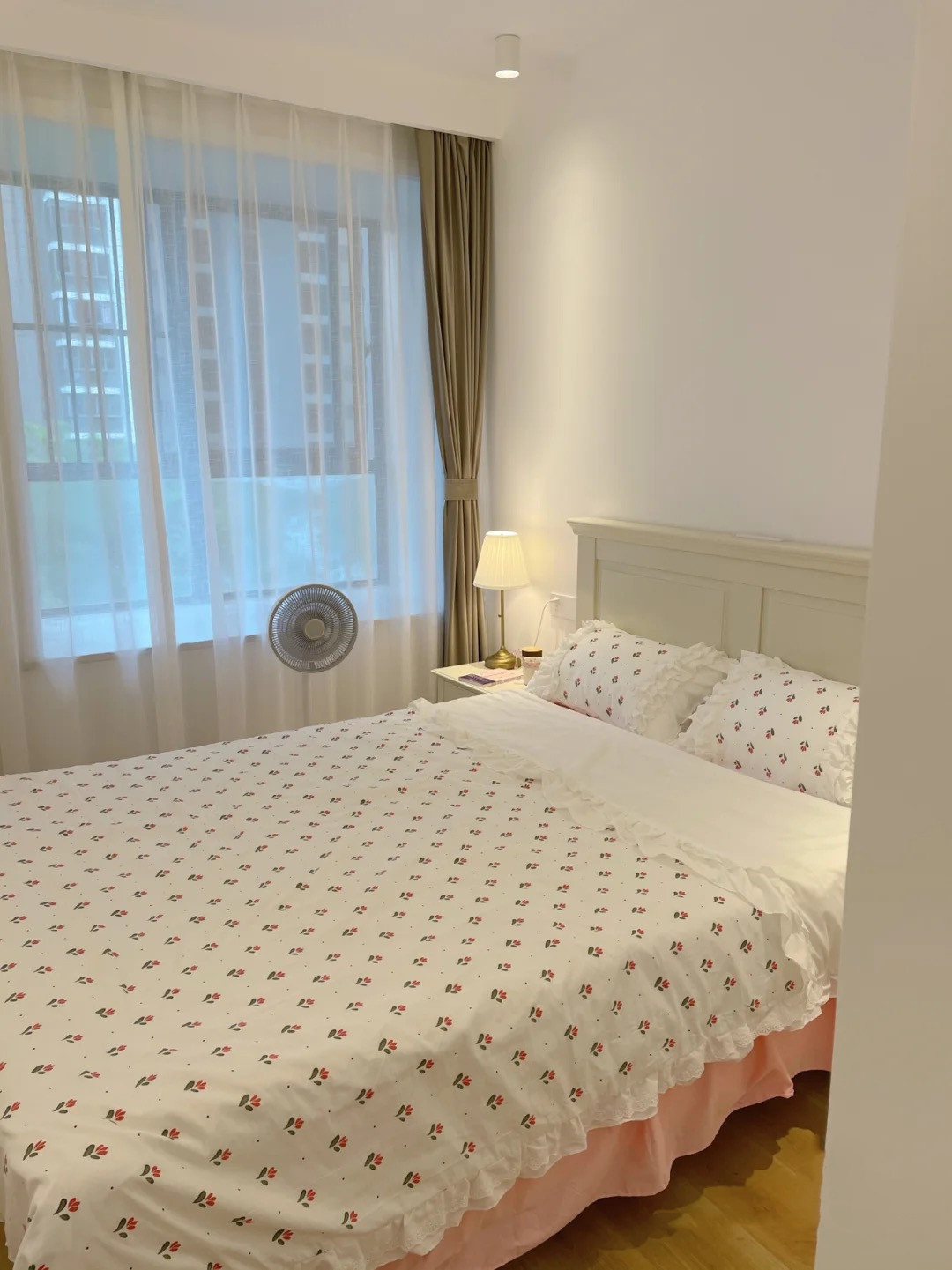 客厅|再买房,就照她家这样装,全屋大白墙、无主灯,干净利落,好舒服