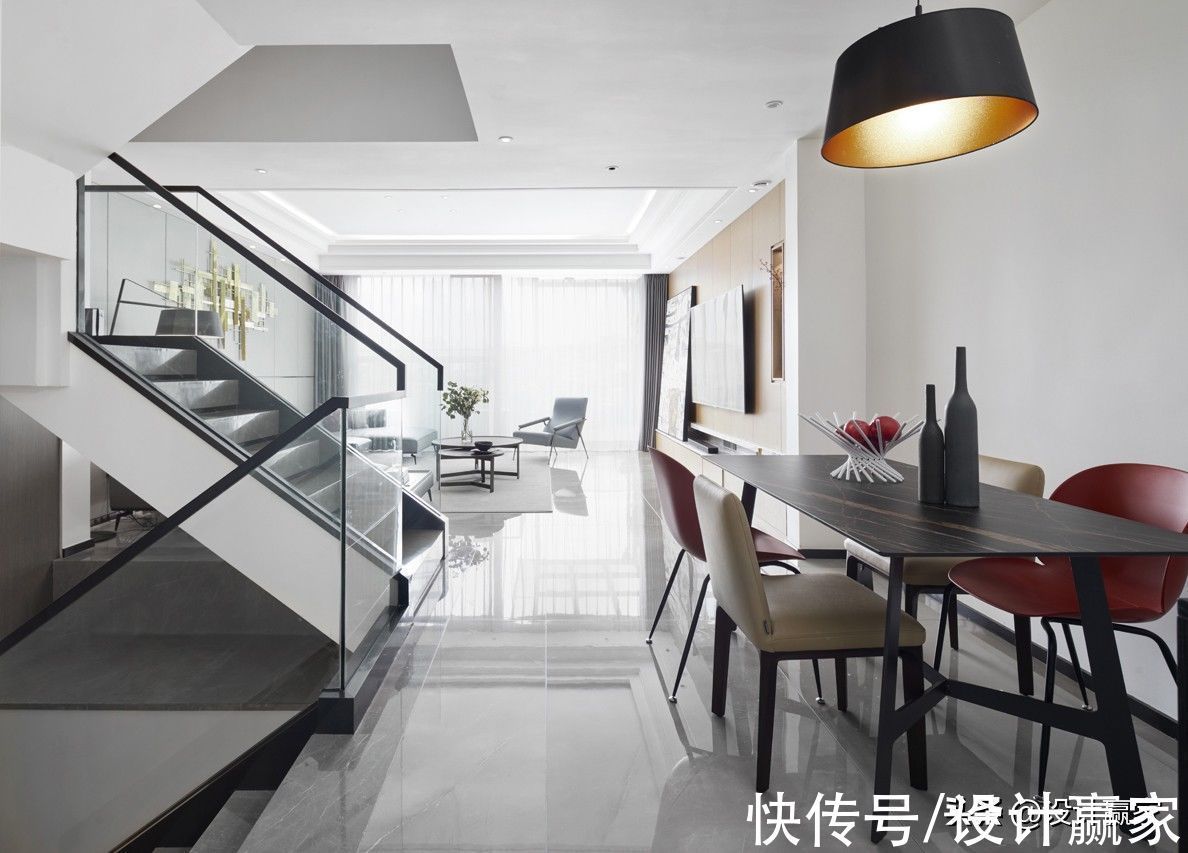 女主人|240㎡叠拼,简洁大气的现代别墅,150万打造出质感生活,羡煞旁人