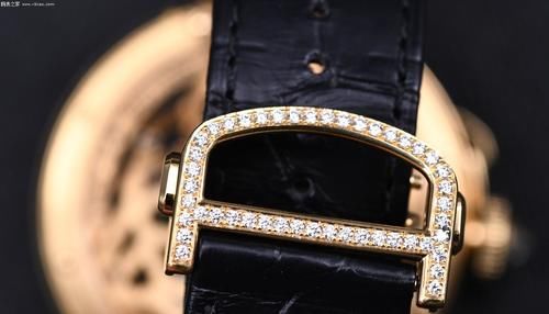 光彩夺目 品鉴卡地亚帕莎镂空镶钻黄金腕表