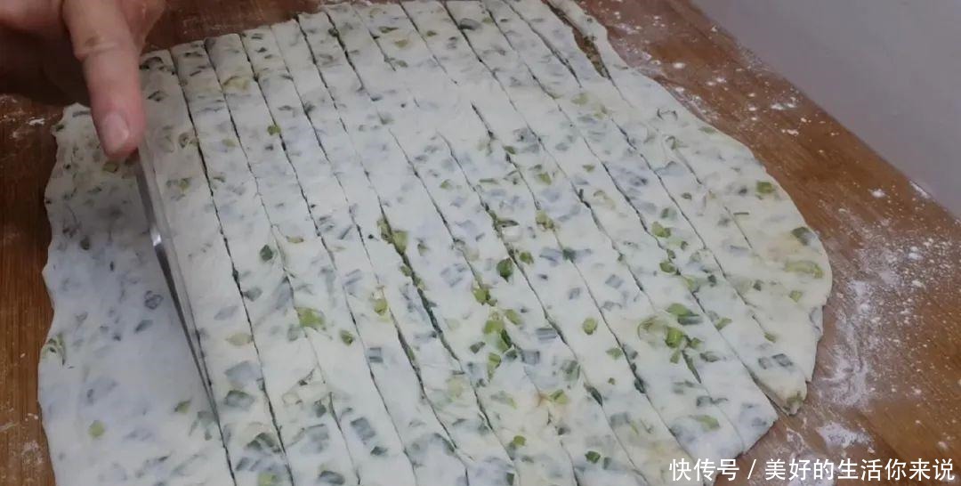 烙饼|烙饼以后就这样做,加1把葱花,张张柔软又筋道,学会天天不起早