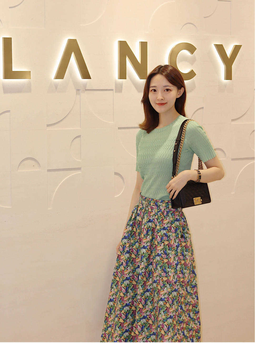 气质|既成熟优雅，又气质，这样的通勤穿搭更好看