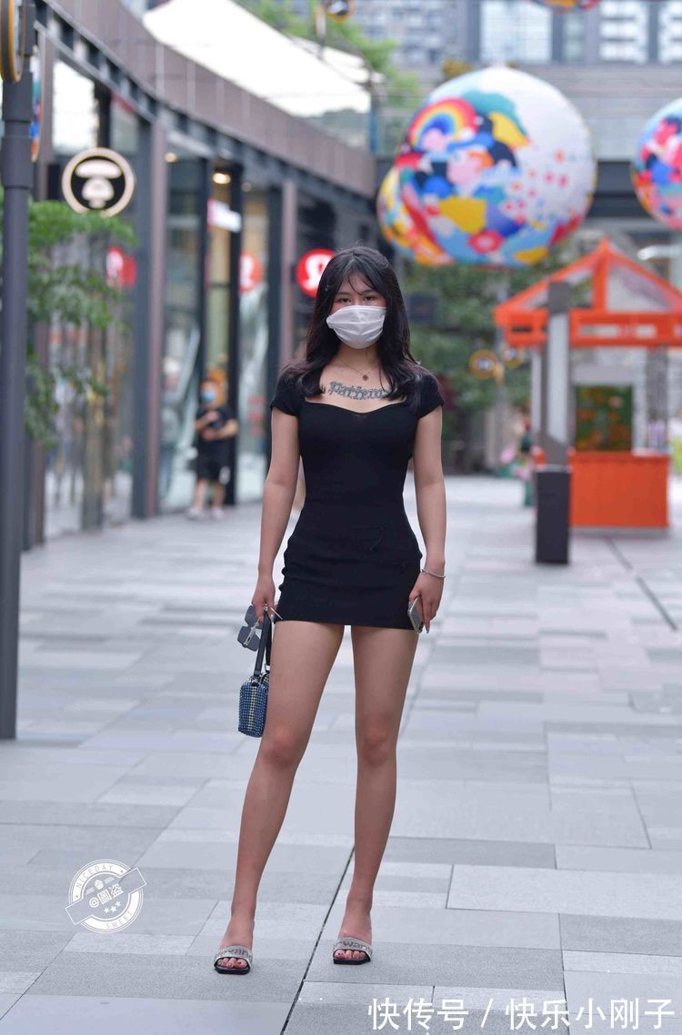 美女 柳腰花态的连衣裙美女,让着装造型远离廉价感,时尚优雅