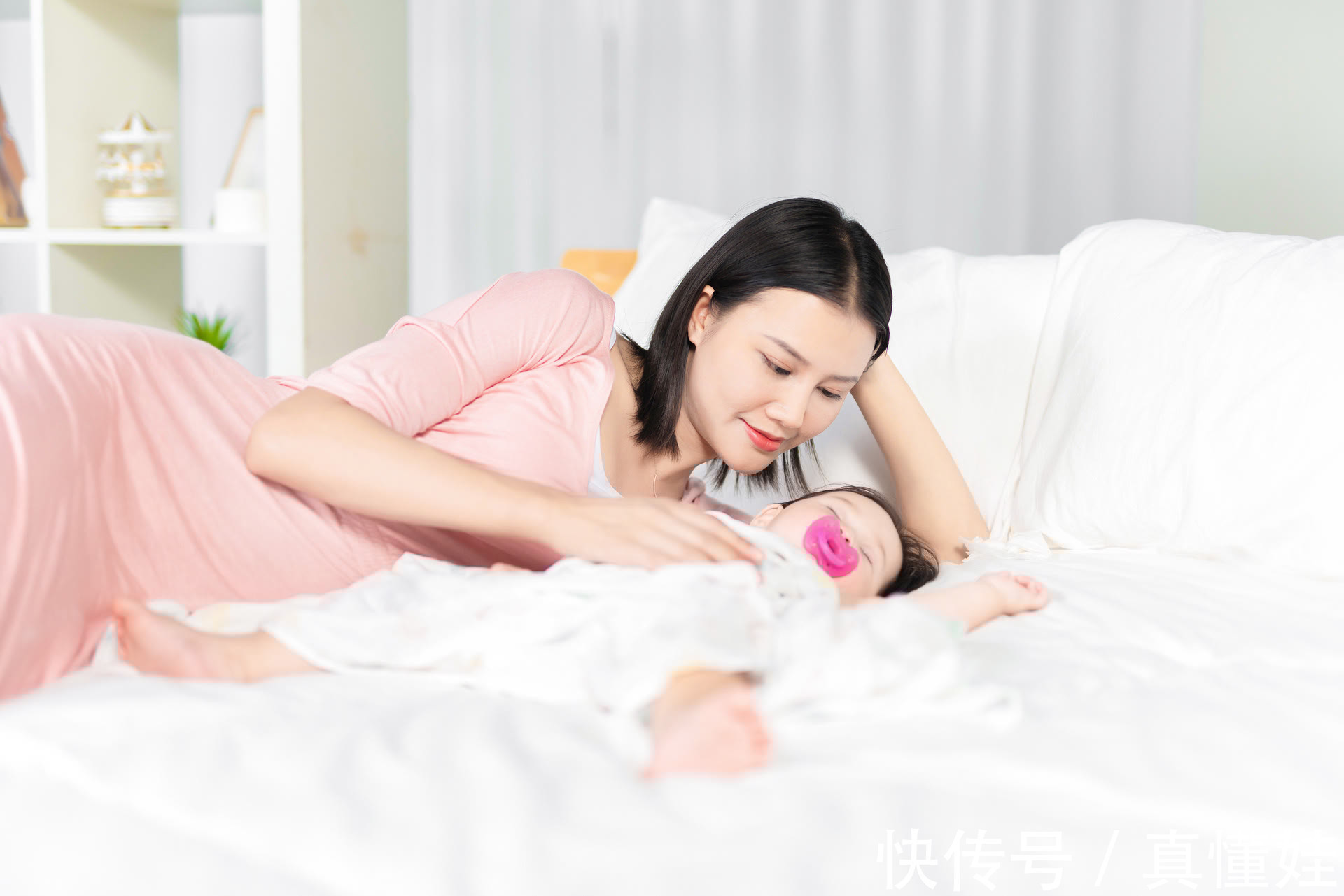睡姿|婴儿睡姿有讲究，睡姿不对会有健康隐患！