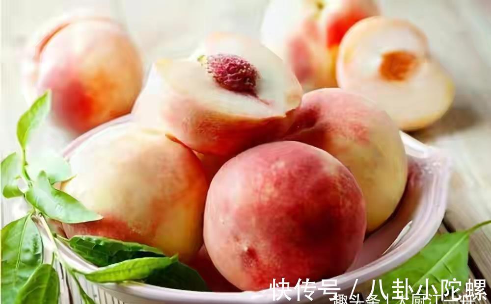 补水|三伏天，女人若不差钱，多吃这5种碱性水果，营养补水显年轻