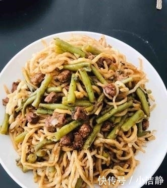 焖面|我家面条不煮不炒,10分钟出锅,挑食闺女连吃一周都不腻!