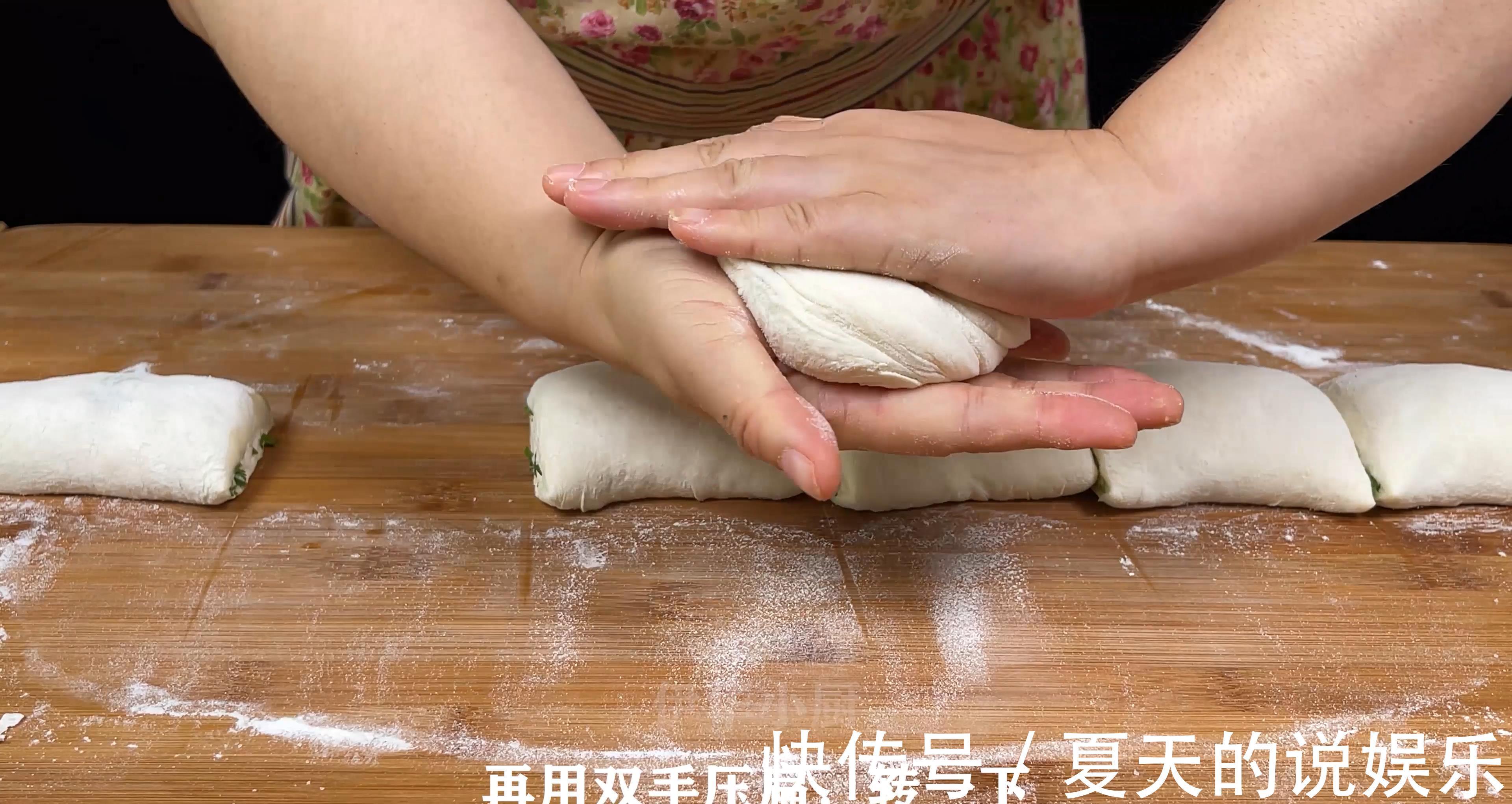 烙饼|早餐店的葱油饼为什么好吃?原来做法简单,学会就可以摆摊了
