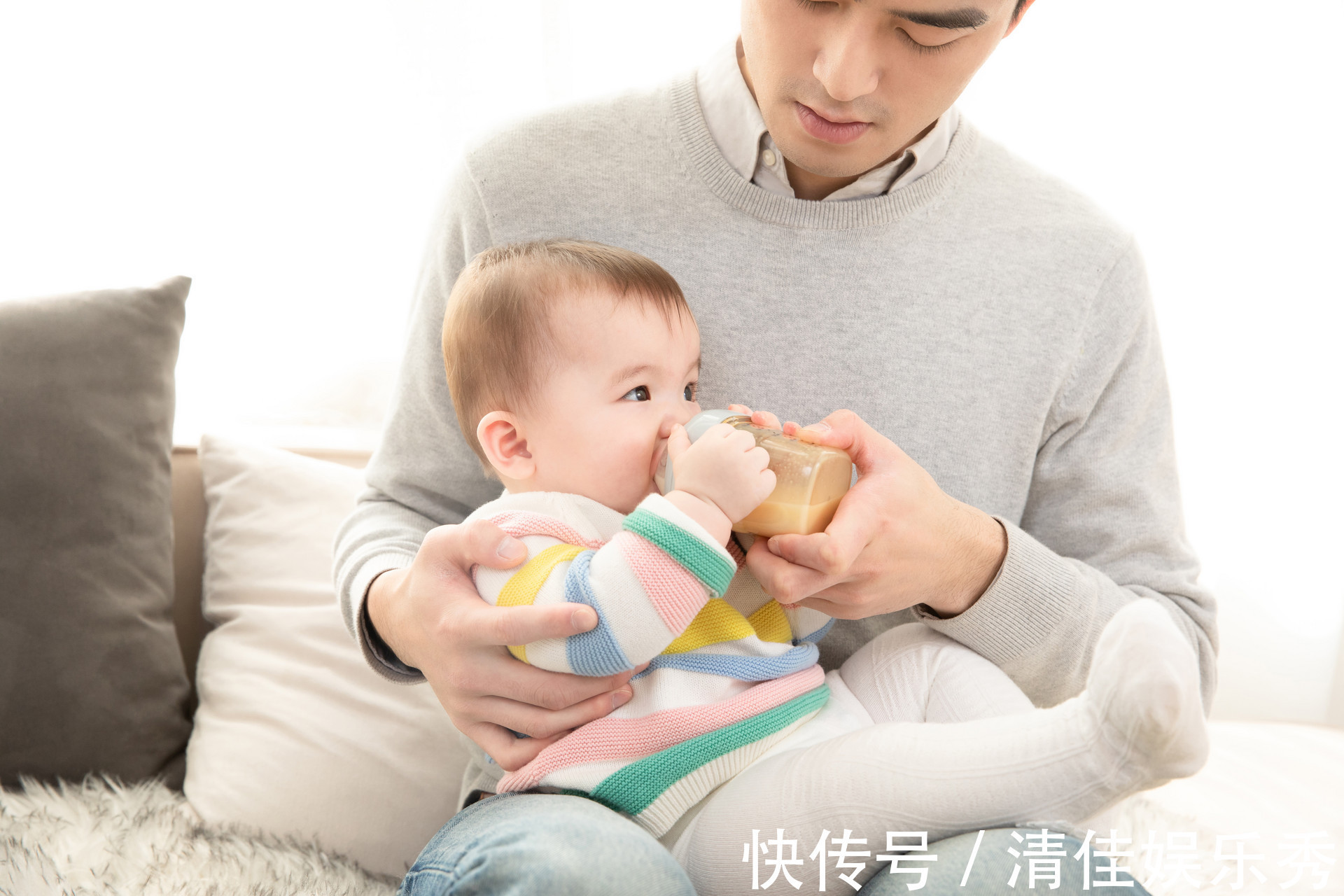 五个月|4-7个月的孩子,出现六个动作说明发育好爱学习,家长别瞎制止