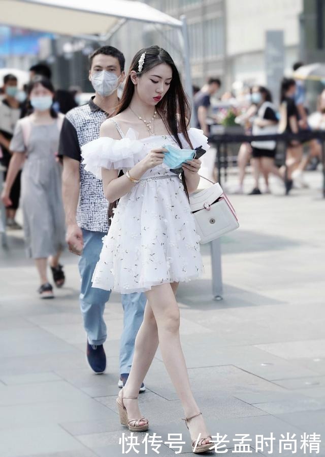 街拍：怎样穿着才优雅,展示气质的女生裙装穿搭,大方好看值得借鉴