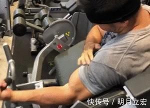 t181cm日本肌肉壮男走红,每天深蹲练出大粗腿,网友不淡定了