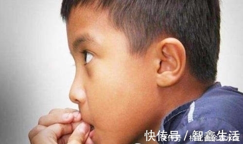 生理性|孩子出现这4种“古怪”行为,家长要多留心,娃心理可能出了问题!