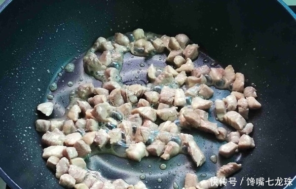 毛豆炒肉末,颜色鲜绿又香又嫩,超好吃的下饭菜,拯救你的食欲