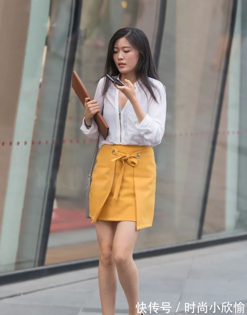小姐姐 气质女孩偏爱简约风穿搭,白衬衫+亮黄色半身裙搭配,简单又时尚