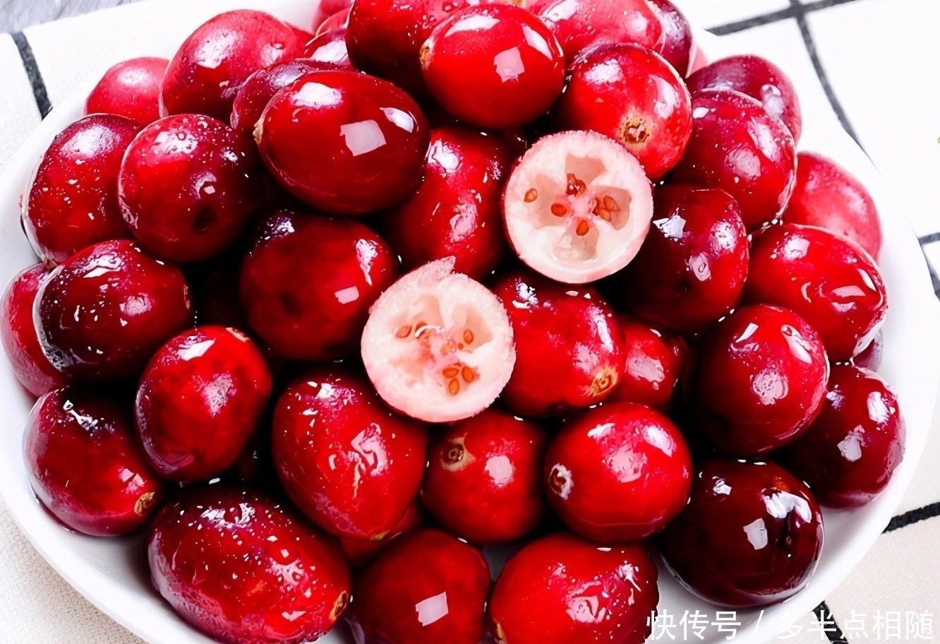 常吃|女人要常吃3种食材,排毒养颜子宫好,皮肤细腻有光泽