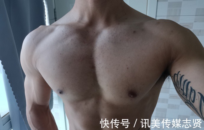 人鱼|肌肉小哥被迫营业,胸肌发达,人鱼线漂亮,太好看了!