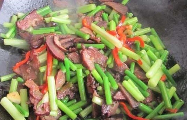 蒜苔|吃肉不如多吃这个菜，5元一把，隔几天吃一次，还能给身体杀杀菌