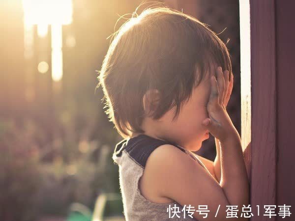外面的世界|心理学:当你的孩子出现这5种表现时,证明他缺乏安全感、很自卑