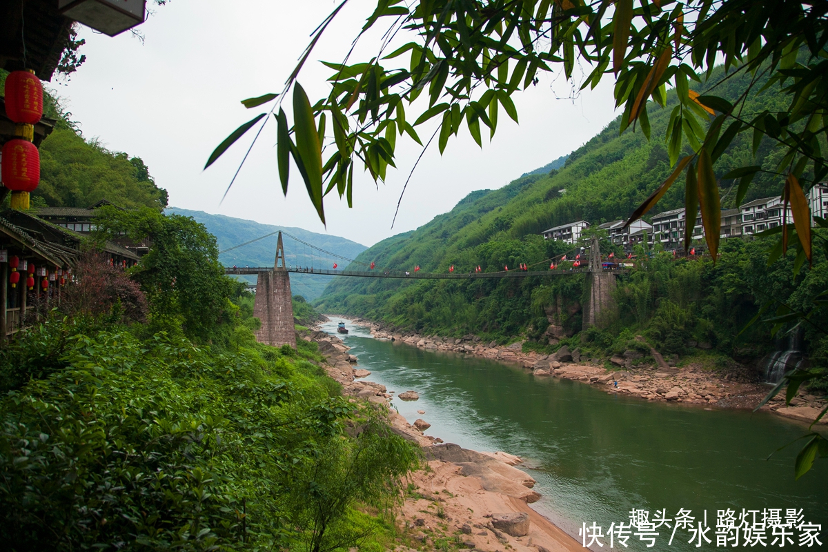 峭壁|神秘的丙安古镇，吊脚楼建在悬空峭壁之上，明清建筑的活化石