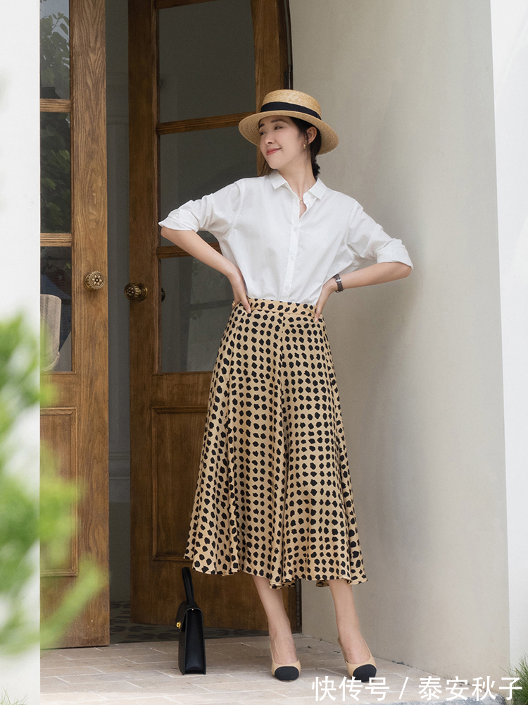 穿搭|上班“穿衬衫”时,如何抓重点?2类风格穿搭:让你脱颖而出!