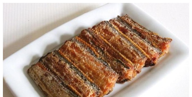 给鱼去腥,有人加酒有人加醋,都不对,大厨教你正确做法,太香了