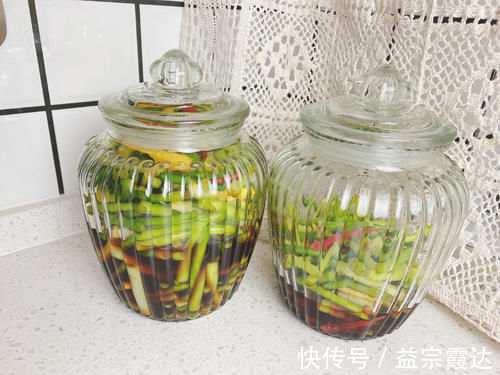 酸辣|多年的腌蒜苔配方，记住“6味3细节”，酸辣脆爽，2小时就能吃