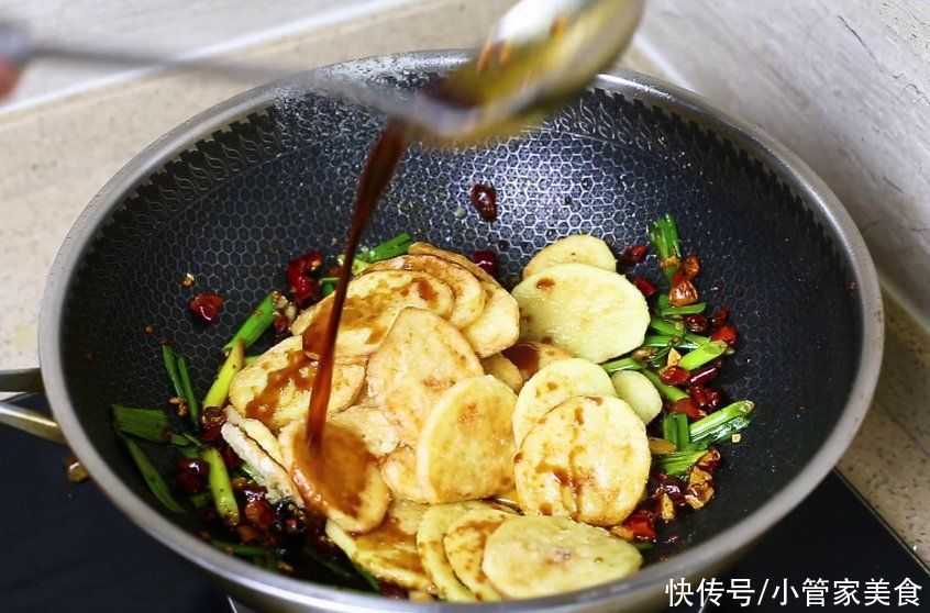 土豆片|土豆这样做实在太好吃了，招待客人做一盘，比大鱼大肉受欢迎