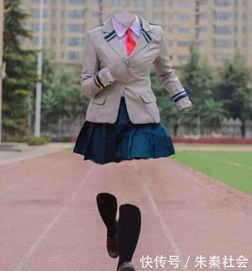 悬空状|大神COS透明人，衣服看起来像是悬空，最后一张吓坏粉丝