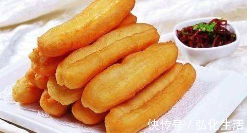 炸油条的时候，这个“步骤”只要做得好，油条才能香酥又可口