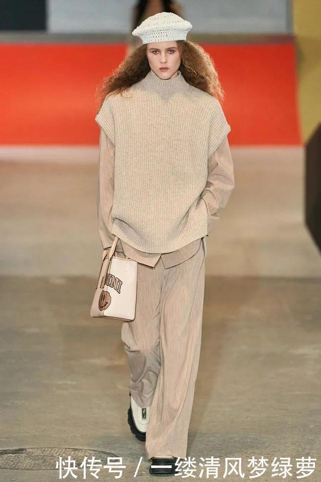 驼色烂大街了，今年冬天“奶茶色”火了，贵气又显白！